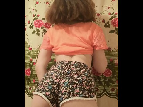 ❤️ Sexig ung babe som strippar av sig sina shorts inför kameran ☑ Pornvideo at us ❤