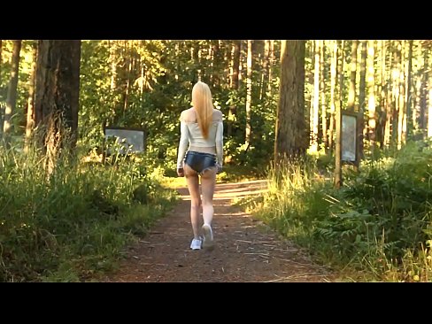 ❤️ Vacker kvinna rör sig långsamt, inte nakenvideo ☑ Pornvideo at us ❤